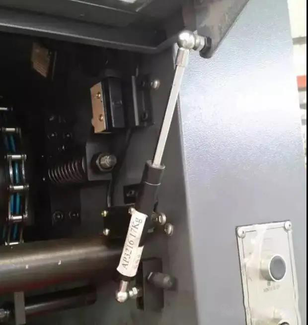 气弹簧使用注意事项3.jpg